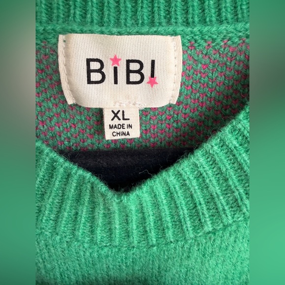 BiBi Green Sweater with Pink Floral Design - Picture 3 of 9